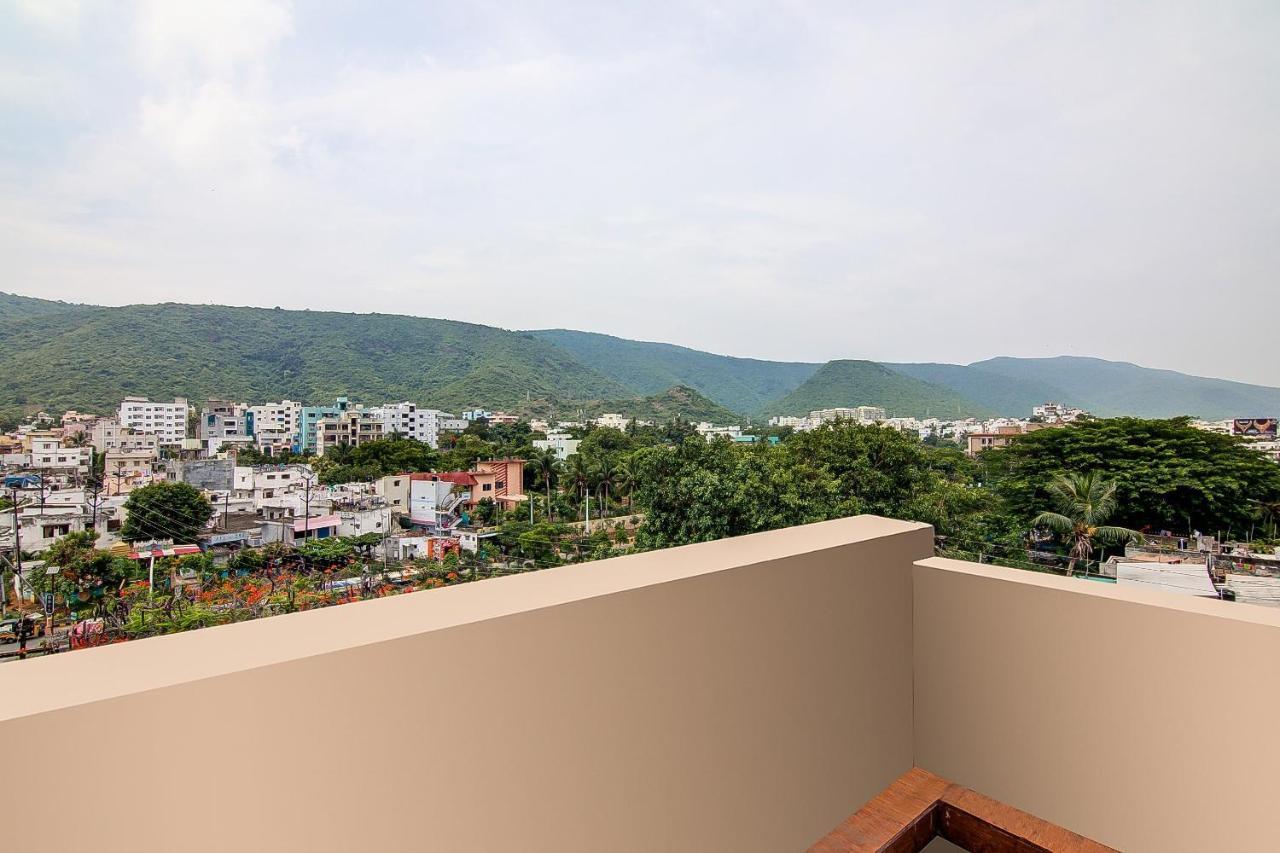 Hotel Oyo Lalitha Delight Visakhapatnam Exterior foto